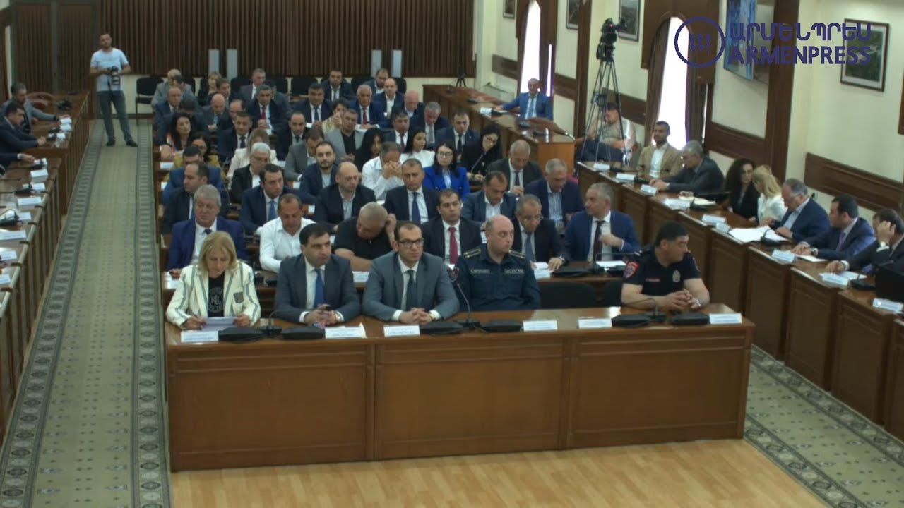 Երևանցիները՝ նախարարների պարգևավճարների մասին