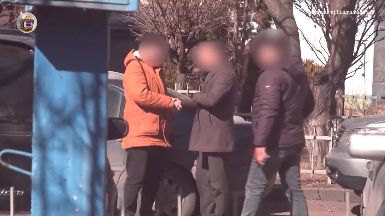 Ոստիկանությունը ձերբակալել է երեք անձի՝ խուլիգանության և պաշտոնատար անձի գործունեությանը միջամտելու կասկածանքով