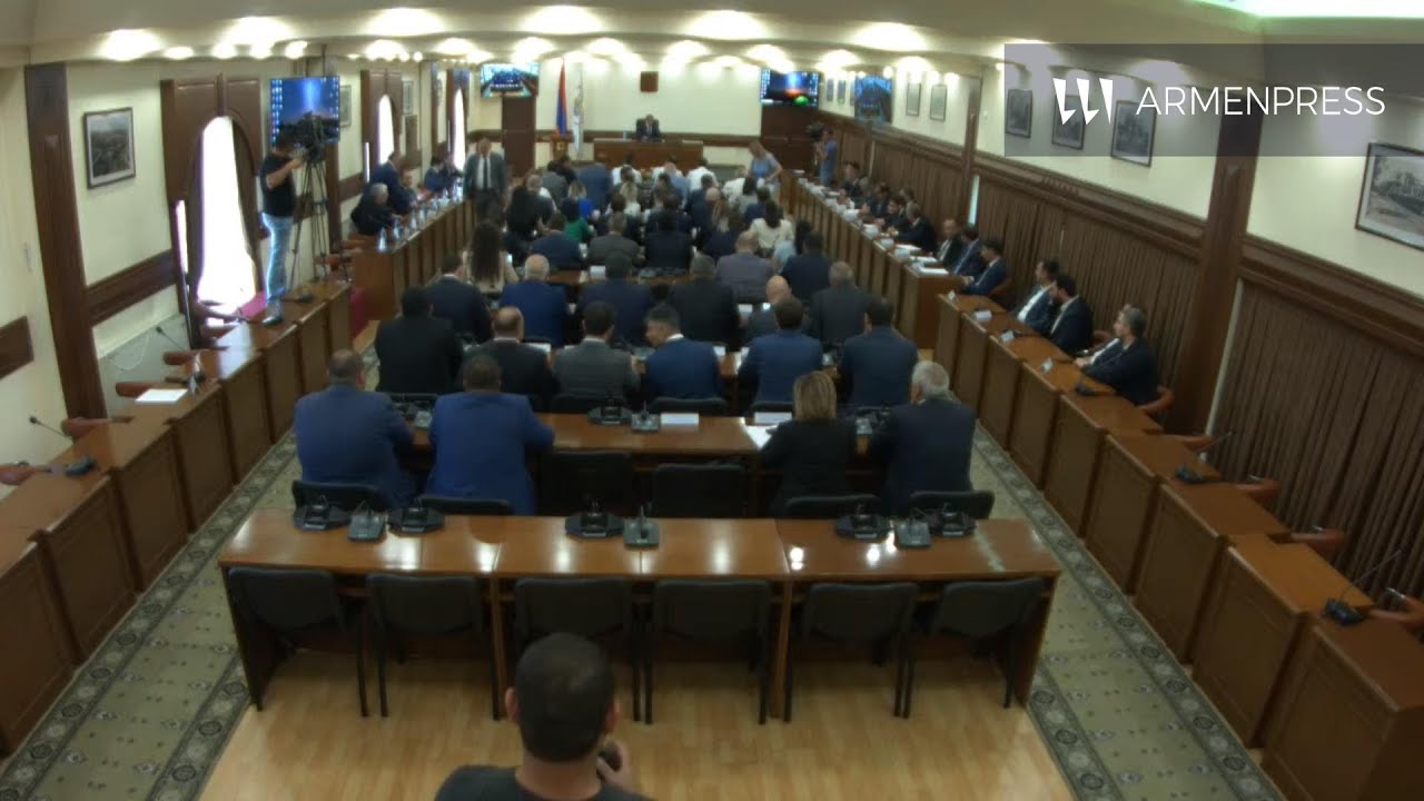 Քաղաքացիներն ու վարչապետը՝ Երևանի փողոցներում