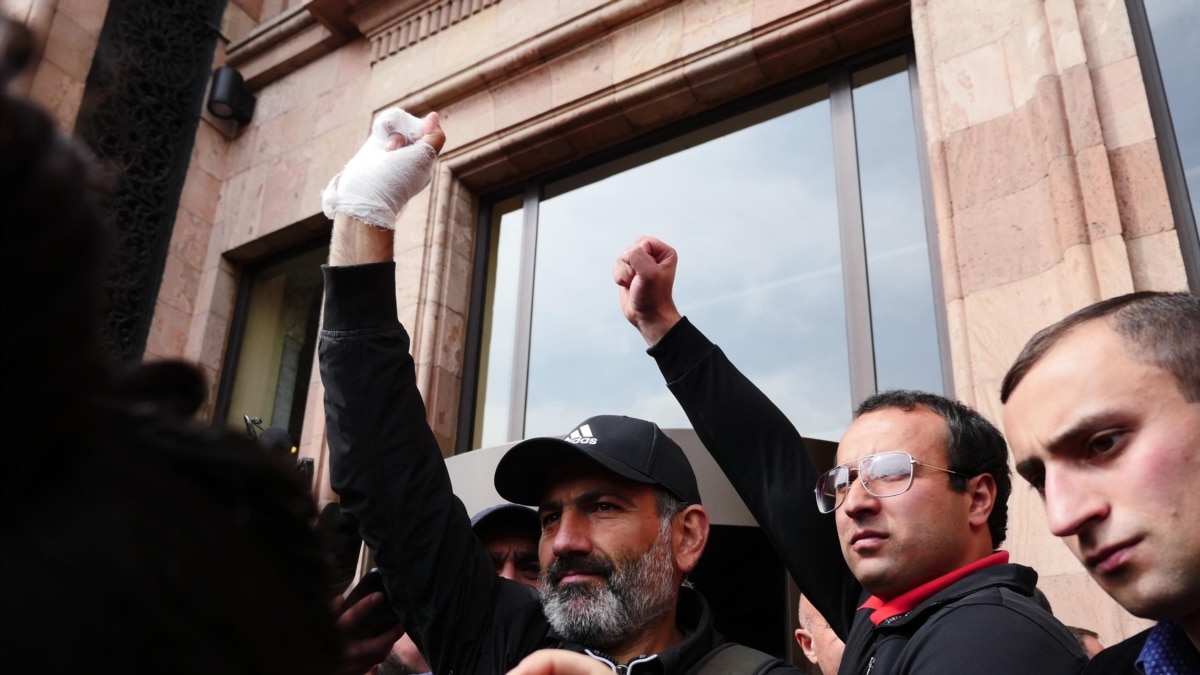 Հայաստանում ձերբակալել են 14 ընդդիմադիրների, Փաշինյանը համերգ կտա Գյումրիում