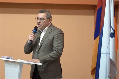 Նիկոլ Փաշինյանը շարունակում է նախընտրական քարոզարշավը Գյումրիում՝ հավաքի կազմակերպման համար գործի դնելով բոլոր հնարավոր միջոցները