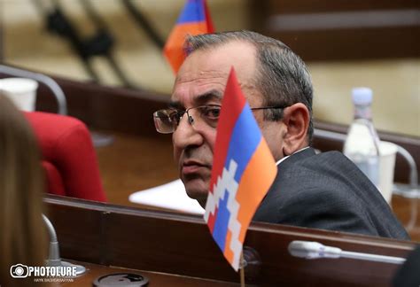 Պարոն Հովակիմյան, դուք ինձ կծեծեիք