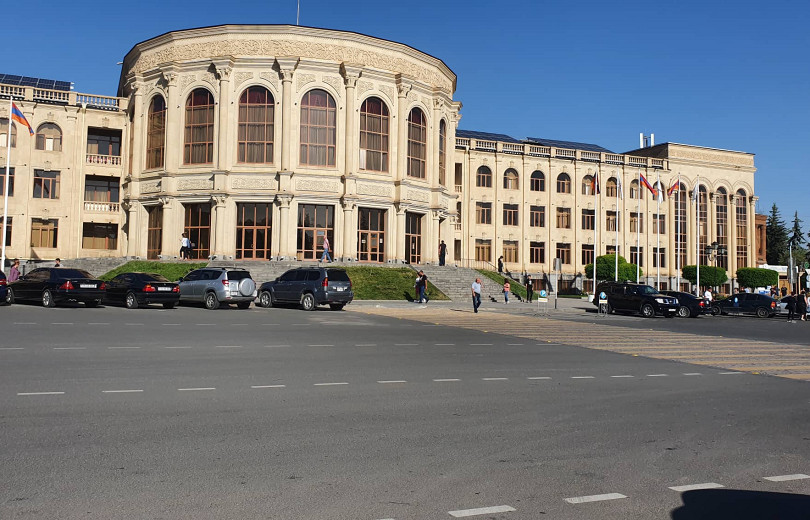 Գյումրու ավագանու նիստը տապալվեց քվորումի բացակայության պատճառով